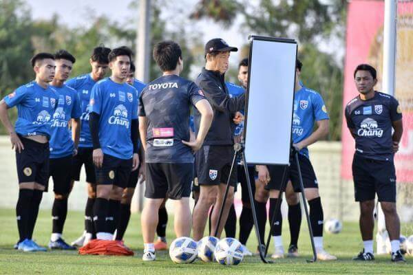 HLV Nishino chỉ ra điểm mấu chốt để bóng đá Thái Lan đi lên