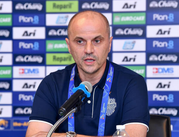 HLV Buriram United tuyên bố:”Chúng tôi hạ TP.HCM để đòi nợ danh dự cho Thái Lan”