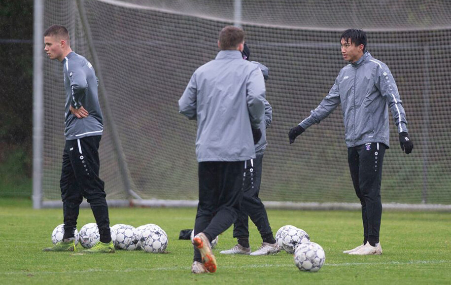 Gạt bỏ mọi chỉ trích ở Hà Lan, Văn Hậu “hóa thú” tập luyện điên cuồng trong mưa