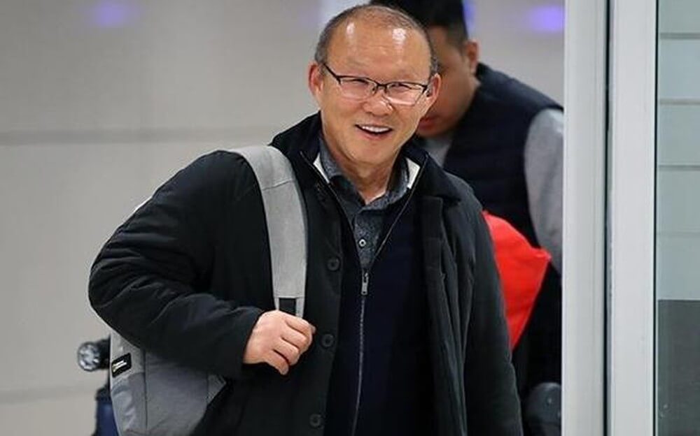 Thầy Park cùng vợ về Hàn ăn tết, hẹn cùng Việt Nam năm sau “quẩy” tưng bừng tại vòng loại World Cup 2022