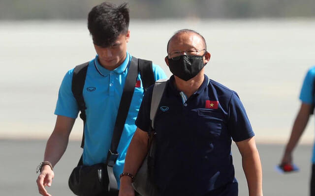 Ở trong vùng dịch Corona lớn thứ 3 thế giới, Thầy Park nguy cơ bị cách ly khỏi Việt Nam