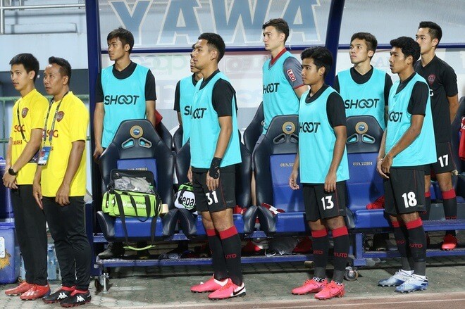 Văn Lâm dự bị chưa rõ lý do ở Muangthong United