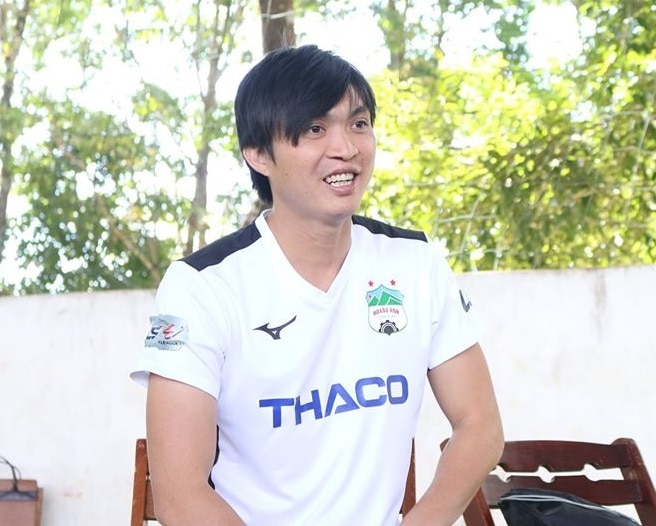 Đọ về tiền, cầu thủ Hoàng Anh Gia Lai chấp hết