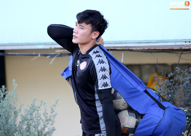 Video: Bùi Tiến Dũng quyết tâm sửa điểm yếu, được Thầy Hàn bảo vệ đến cùng