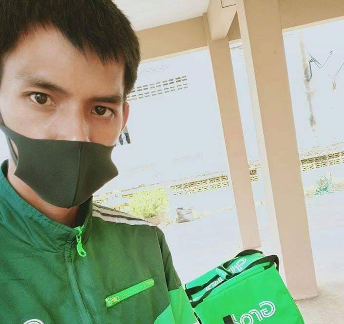 Vì Covid 19 cầu thủ bị cắt thu nhập, phải chạy Grap để kiếm tiền cưới vợ