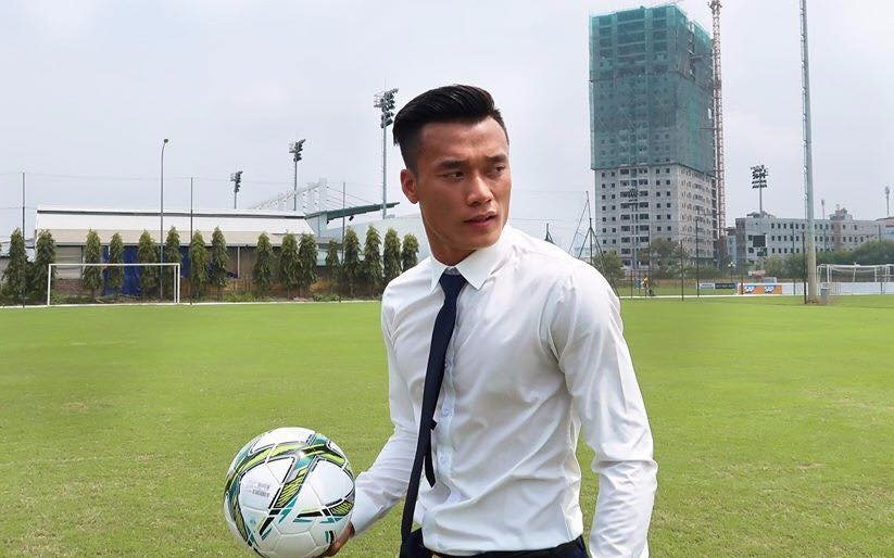 Bùi Tiến Dũng khoe ảnh mẹ đậm chất con trai hiếu thảo, Đức Chinh học đòi làm theo