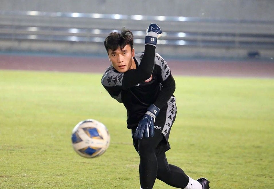 Video: Bất ngờ với giọng hát thảm họa của Bùi Tiến Dũng