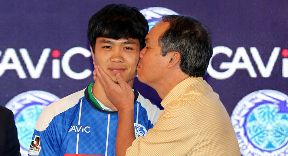 Lời cam kết vàng ngọc khiến Công Phượng mãi ở bên Bầu Đức