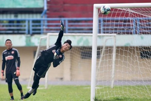 Ảnh: Dưới cái nắng 38 độ, Bùi Tiến Dũng tập luyện đến kiệt sức