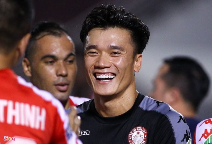 Sếp lớn yêu cầu:” Bùi Tiến Dũng nên giữ đôi chân dưới mặt đất’