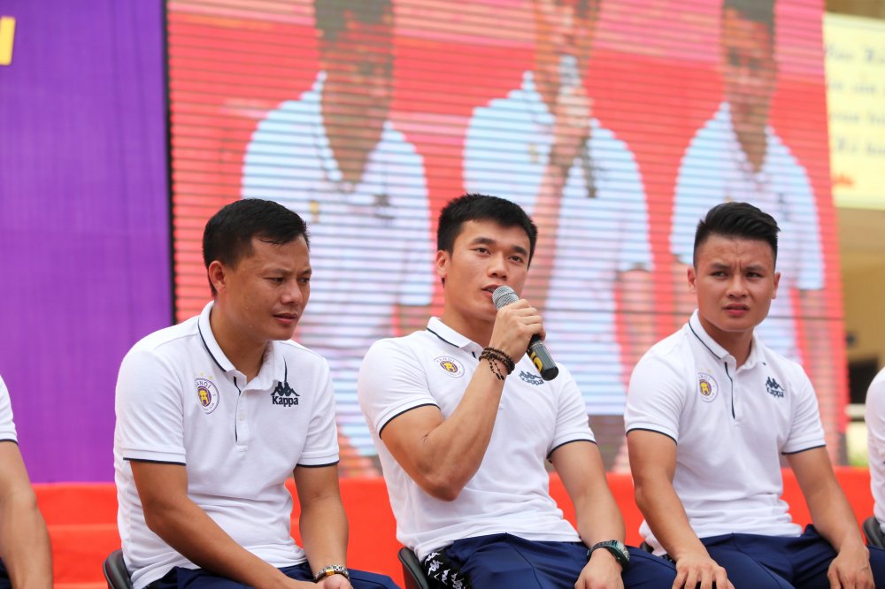 Bùi Tiến Dũng: Từng nhiều đêm khóc một mình, cân nhắc bỏ giấc mơ bóng đá