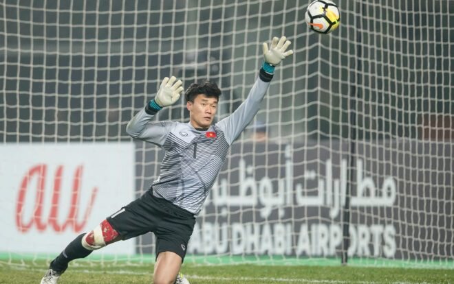 Báo châu Á ‘choáng’ vì sức hút của thủ môn Bùi Tiến Dũng