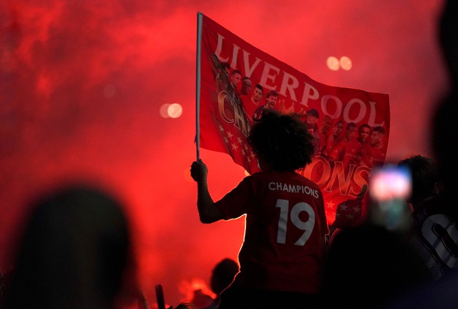30 năm 1 mục tiêu vàng, Liverpool đã phải chi ra bao nhiêu ?