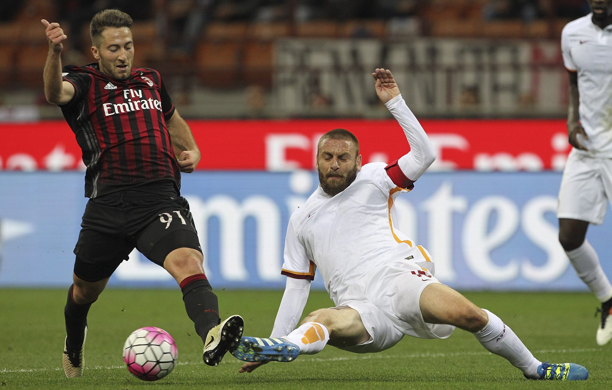 soi-keo-ac-milan-vs-as-roma-vao-22h15-ngay-28-6-2020-2