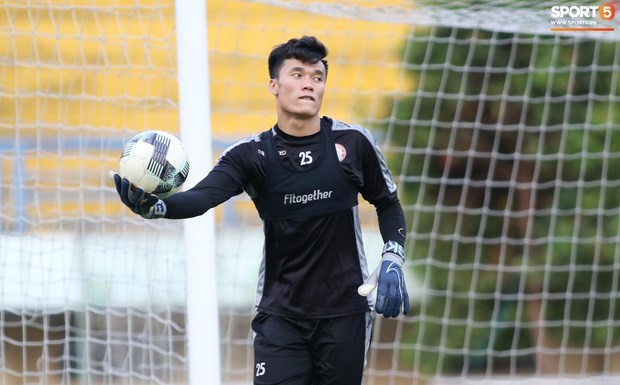 Thanh Thắng trở lại, Bùi Tiến Dũng nguy cơ trở lại ghế dự bị TP.HCM