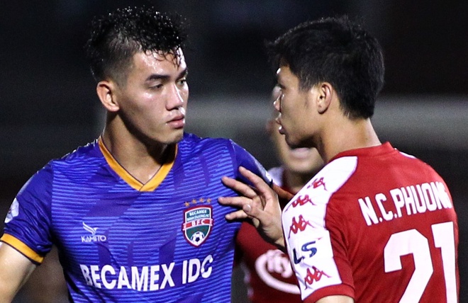 HLV TP.HCM:”Chia rẽ Công Phượng và Tiến Linh toàn bọn điên’