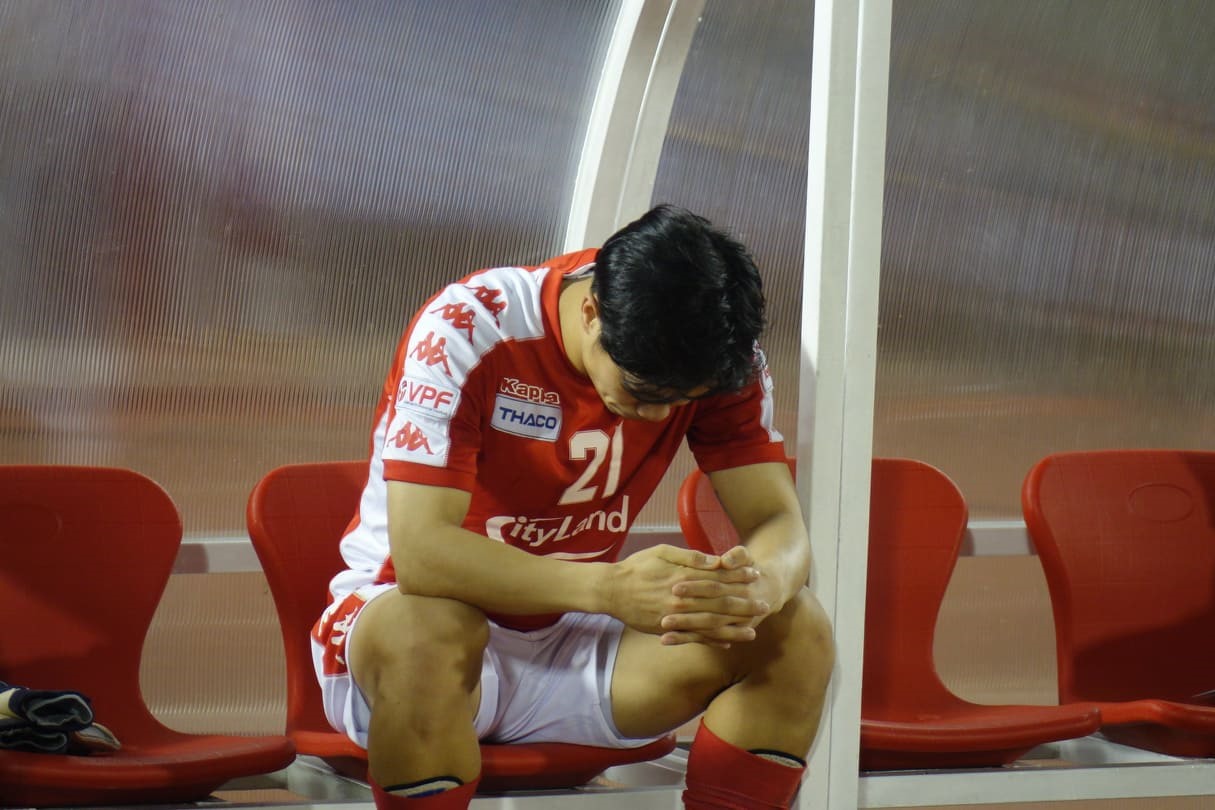 Ảnh: Công Phượng buồn bã, trở nên thất thần vì 1 trận thua