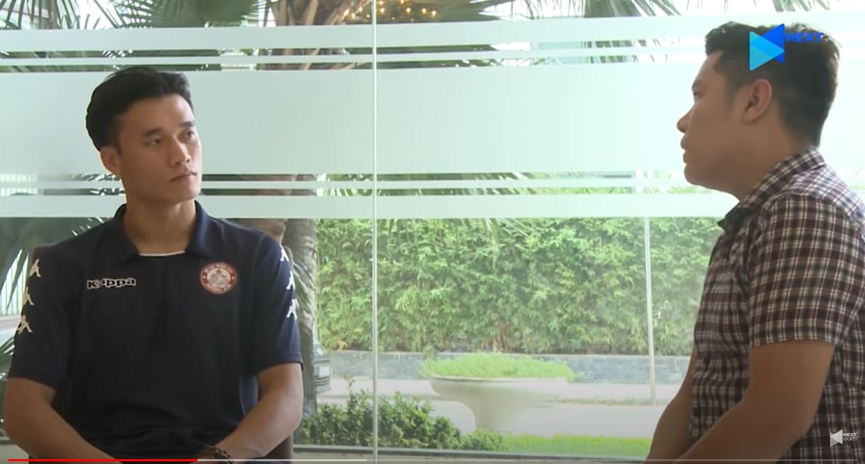 Video: Bùi Tiến Dũng học cách làm người mẫu, an nhiên với đời