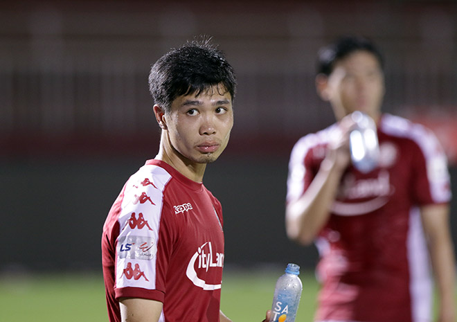 Tại sao Công Phượng bị mắng trong phòng thay đồ khi TP.HCM thua?