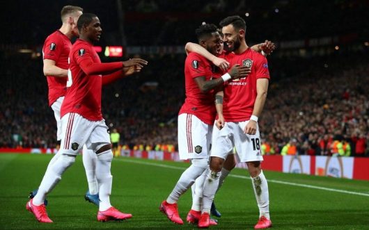 Cầu thủ MU yêu Arsenal từ bé nhiễm Covid-19