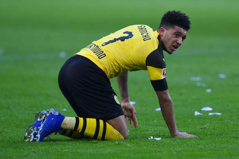 Sancho đến tập muộn tại Dortmund do mải đi đêm với dàn sao M.U