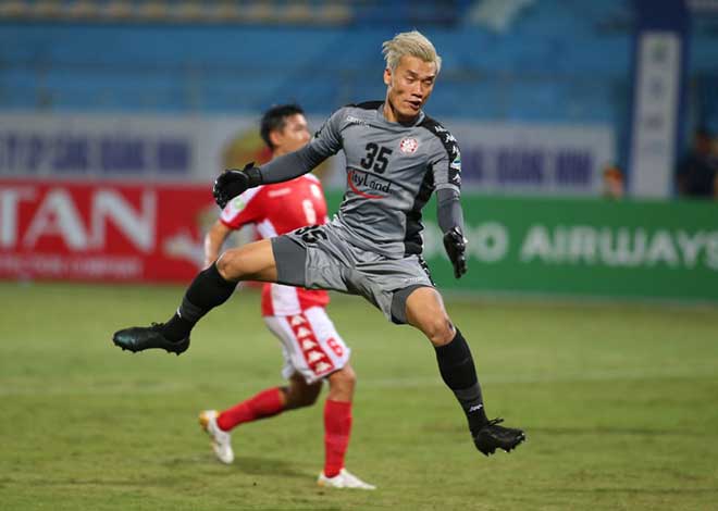 Công Phượng không thể sửa sai mãi cho Bùi Tiến Dũng