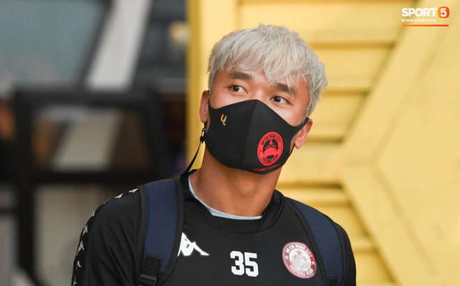 Bùi Tiến Dũng cực vui trong ngày trở lại Hàng Đẫy, tuyên bố:” trở lại không phải để đóng quảng cáo’