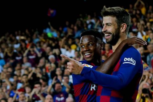 Pique gia hạn nhưng vẫn có thể bị Barca bán
