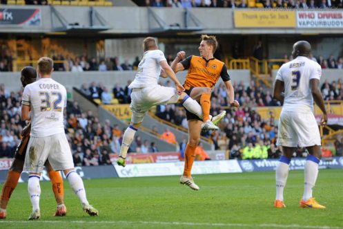 Soi kèo Leeds United vs Wolverhampton vào 2h ngày 20/10/2020