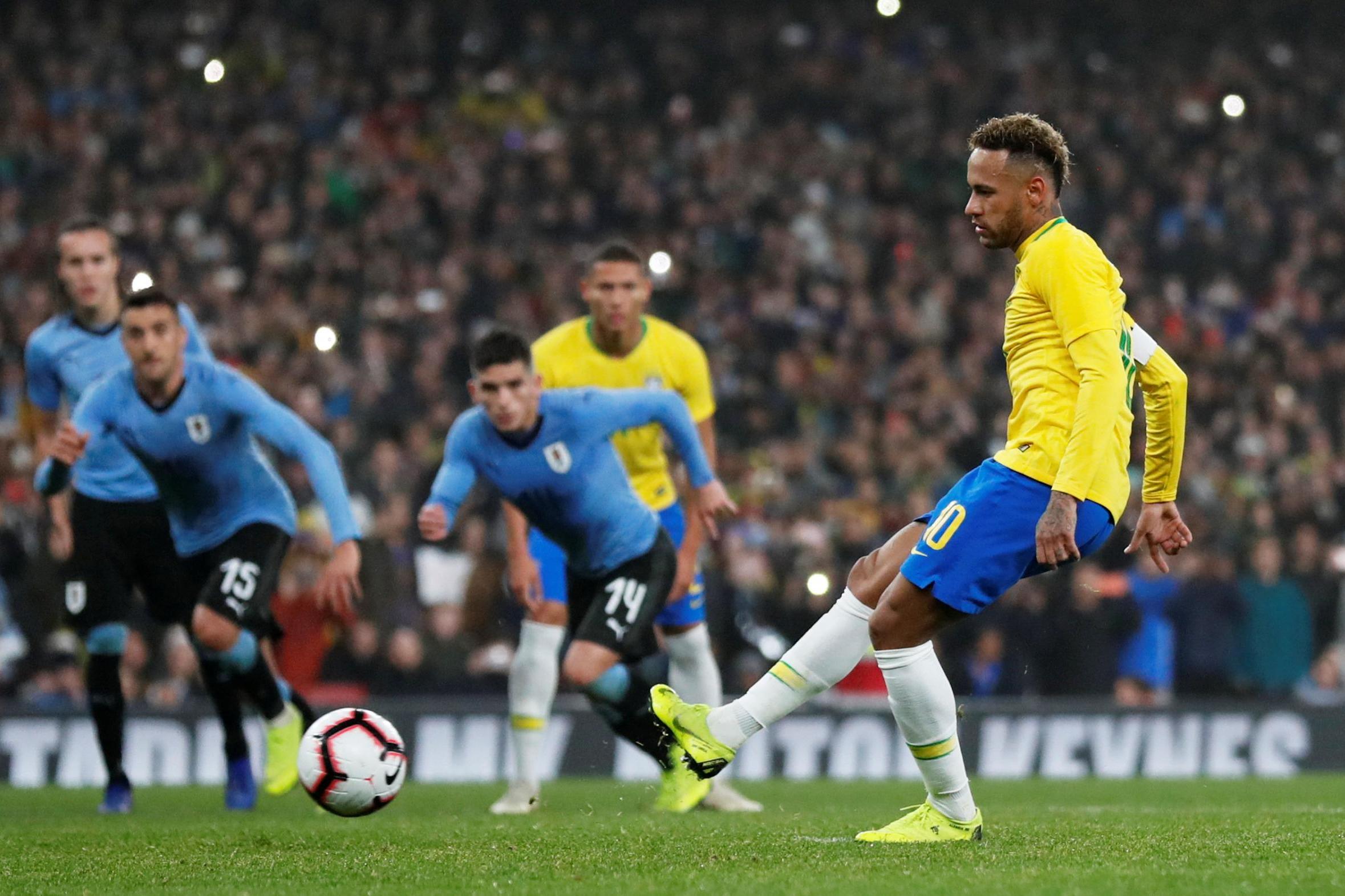 Uruguay là con mồi ưa thích của Brazil soi-keo-uruguay-vs-brazil-vao-6h-ngay-18-11-2020-2