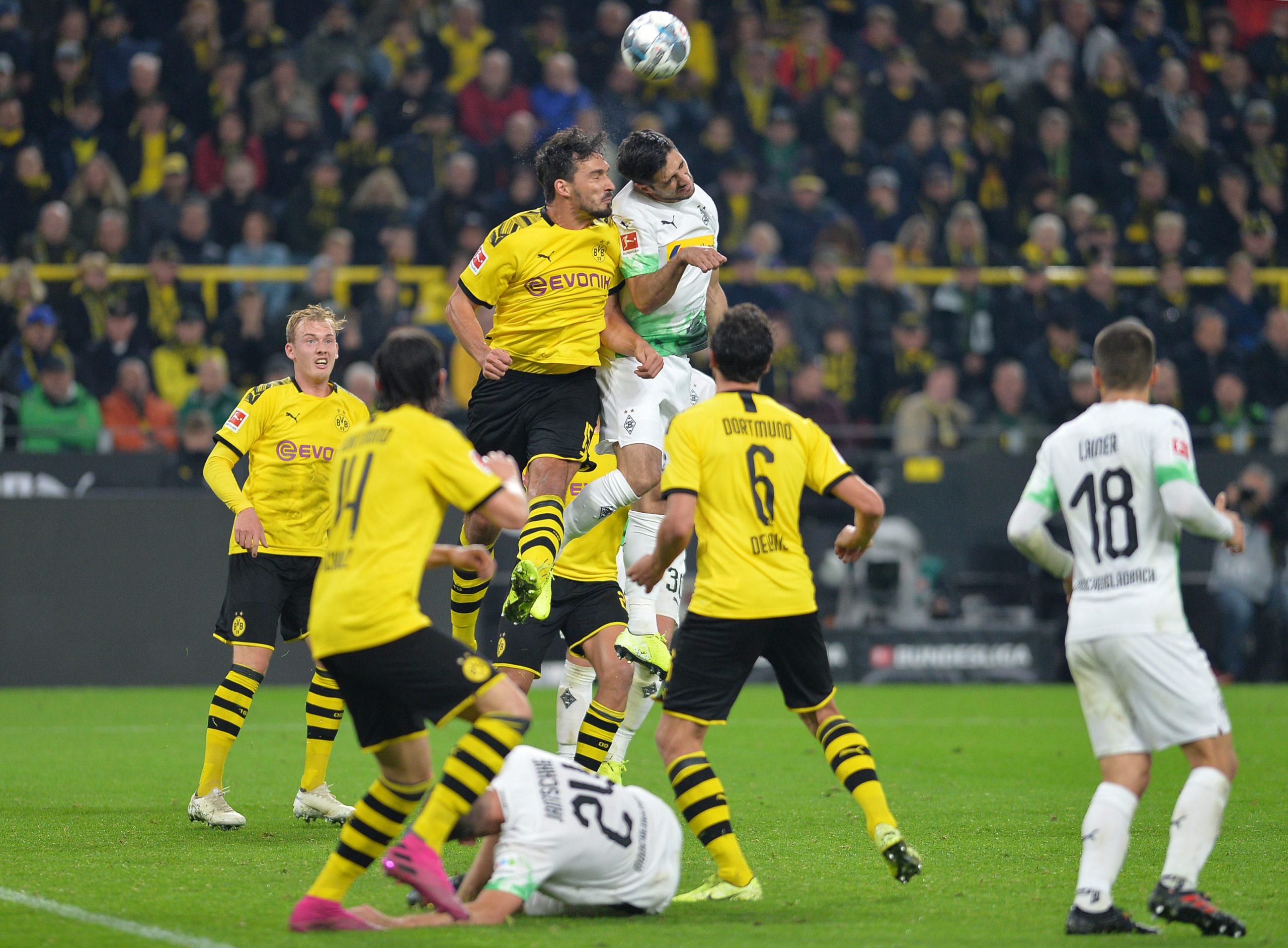 soi-keo-gladbach-vs-dortmund-vao-2h30-ngay-23-1-2021-1