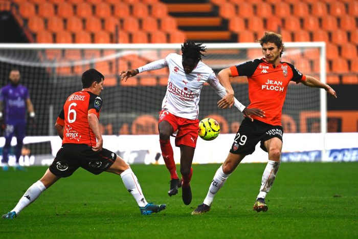 Soi kèo Nimes vs Lorient vào 1h ngày 25/2/2021