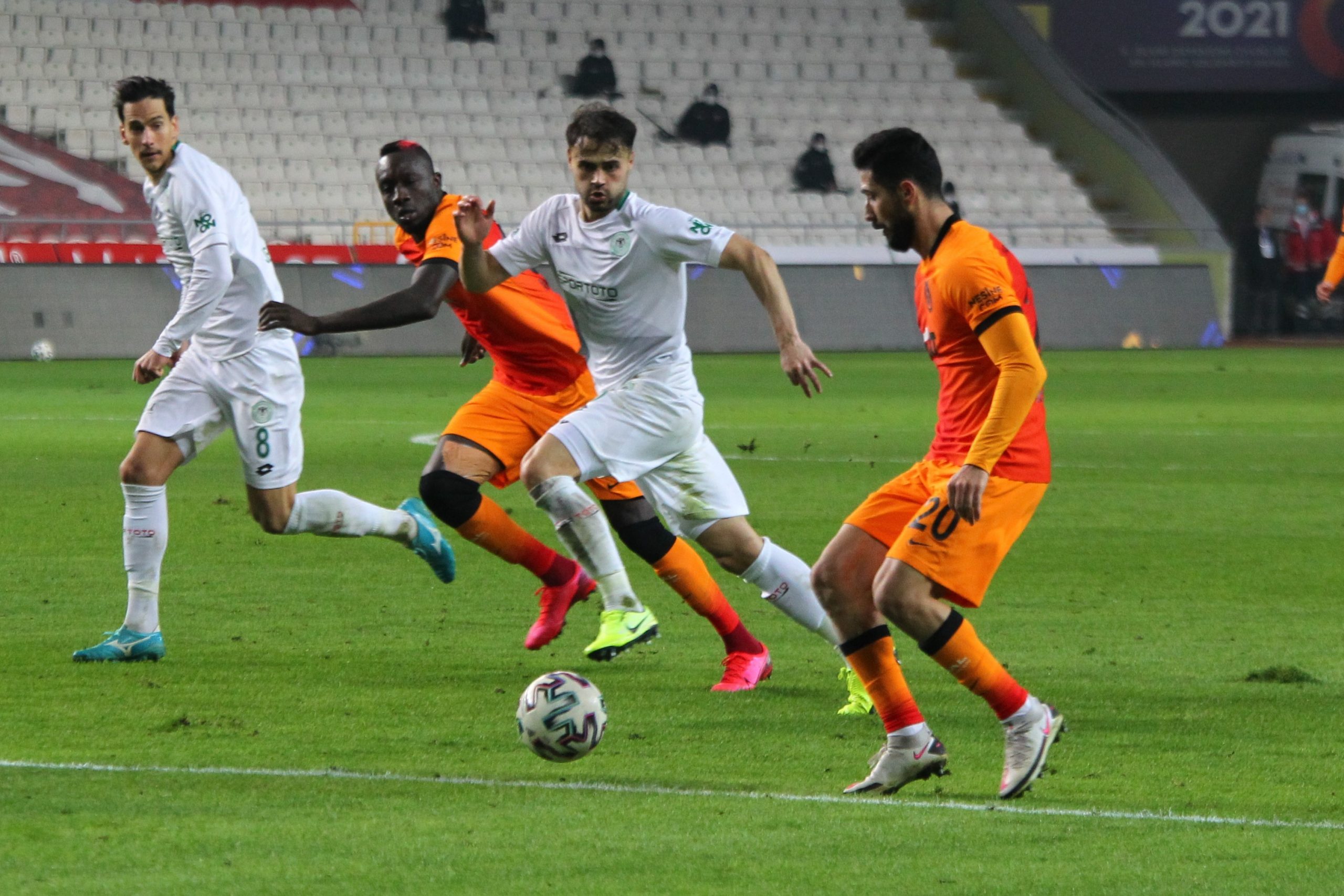 Konyaspor rất khó có thể giành được điểm trước Galatasaray ở trận đấu này. soi-keo-galatasaray-vs-konyaspor-vao-0h30-ngay-29-4-2021-2