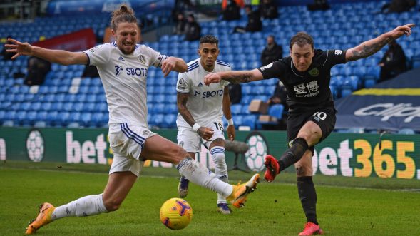 Soi kèo Burnley vs Leeds vào 18h30 ngày 15/5/2021