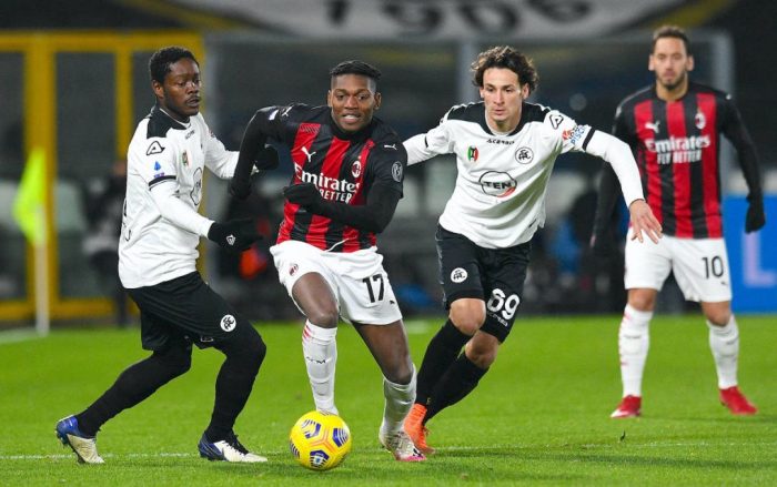 Soi kèo AC Milan vs Spezia vào 0h30 ngày 18/1/2022