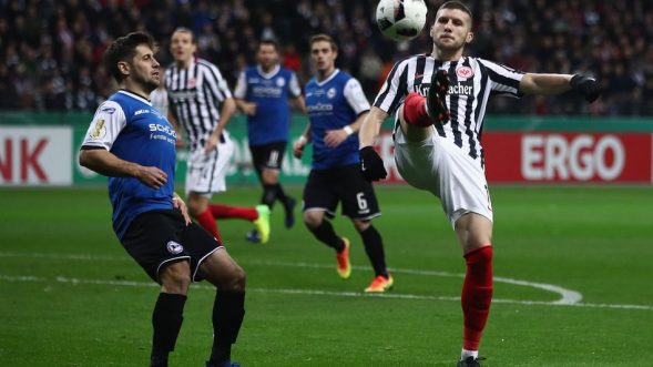 Soi kèo Eintracht Frankfurt vs Arminia Bielefeld vào 2h30 ngày 22/1/2022