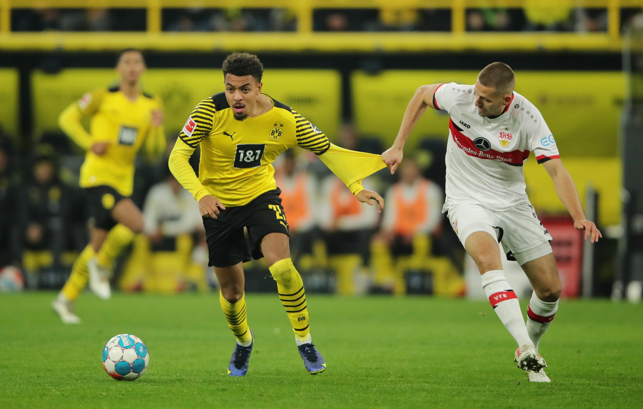 soi-keo-vfb-stuttgart-vs-borussia-dortmund-vao-1h30-ngay-9-4-2022-1