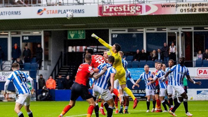 Soi kèo Luton Town vs Huddersfield Town vào 1h45 ngày 14/5/2022