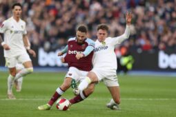 Soi kèo Leeds United vs West Ham United vào 2h45 ngày 5/1/2023
