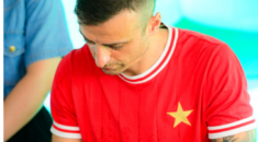 Thành công đấu giá gây quỹ 3 áo đấu MU có chữ ký của danh thủ Dimitar Berbatov