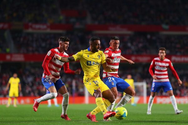 Soi kèo Cadiz vs Granada vào 3h ngày 30/3/2024